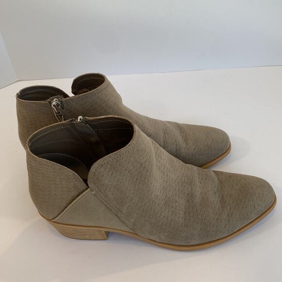 Dolce Vita 9.5 bootie Ankle boot neutral DV8 Taupe Olive Distressed heeled Boho - Picture 9 of 16